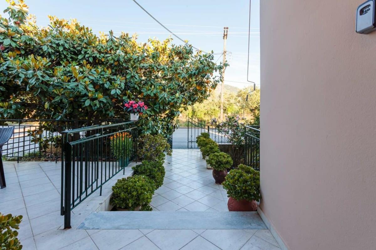 Stylish Seaside Home - Fully Equipped, Big Terrace Kalamata Exterior foto